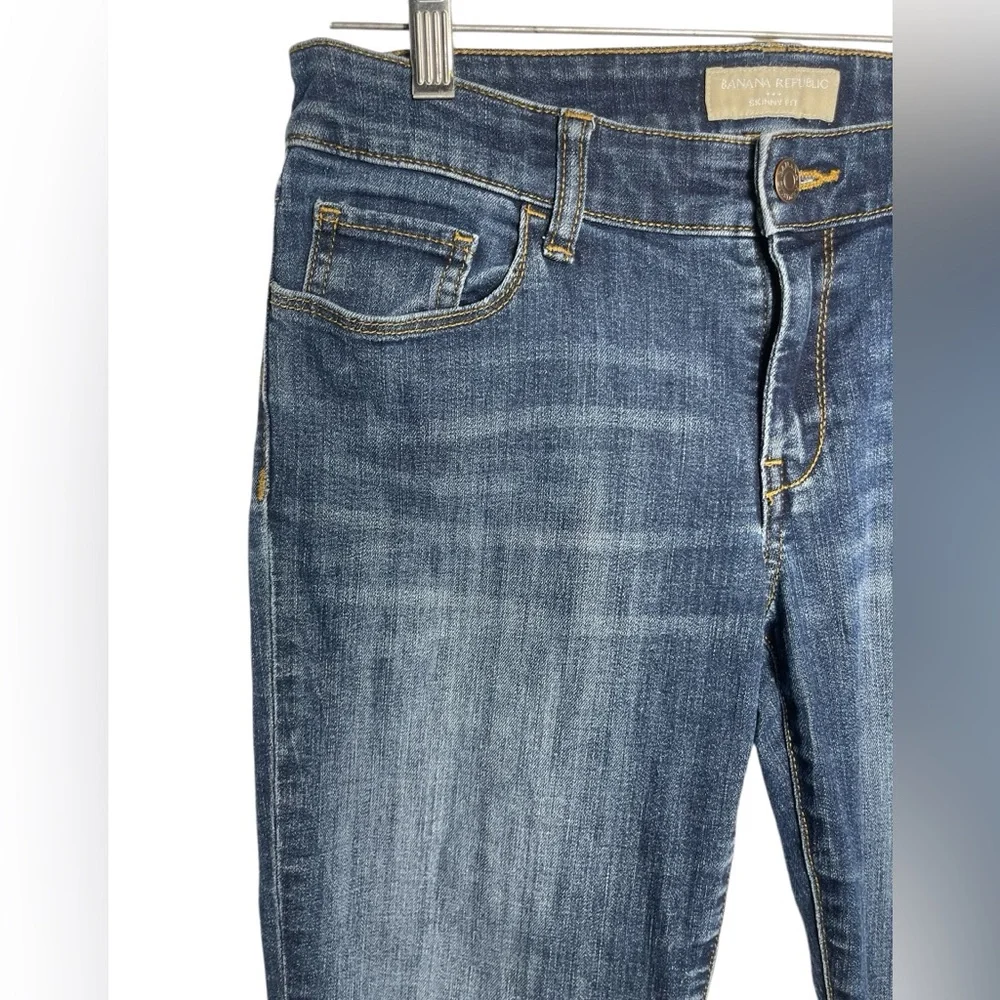 Banana Republic jeans women’s size 27 (size 4) Midrise Skinny Fit Blue Jeans💙💙